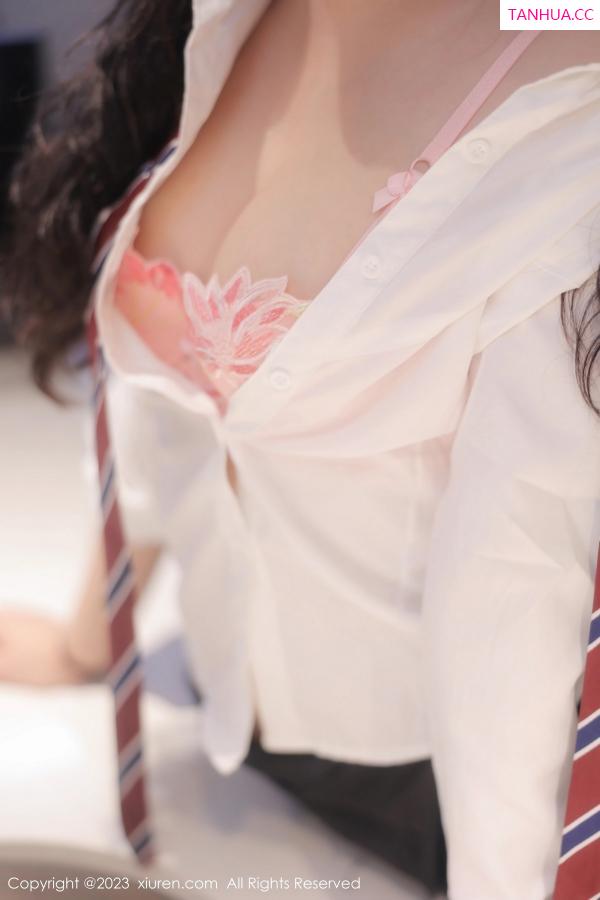 江真真  [XiuRen]高清写真图 2023.03.02 No.6350 江真真 短裙美臀第48张图片